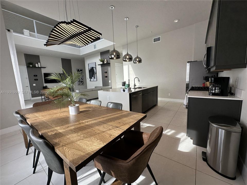 For Sale: $499,000 (5 beds, 4 baths, 2630 Square Feet)