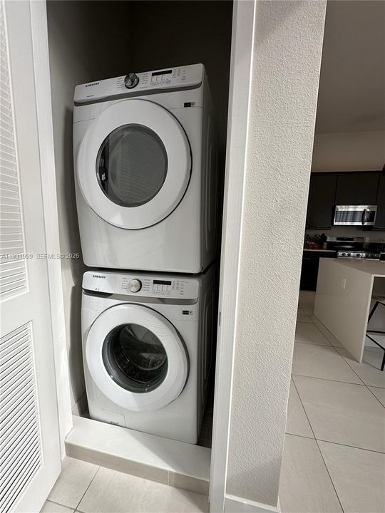 For Sale: $499,000 (5 beds, 4 baths, 2630 Square Feet)