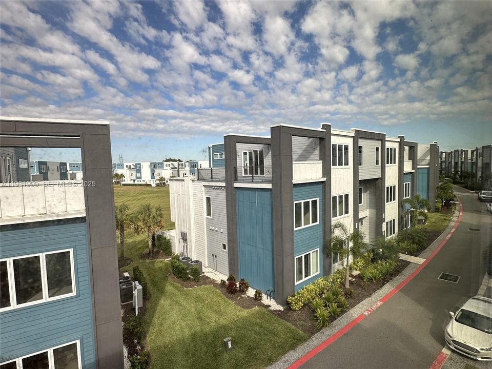 For Sale: $499,000 (5 beds, 4 baths, 2630 Square Feet)