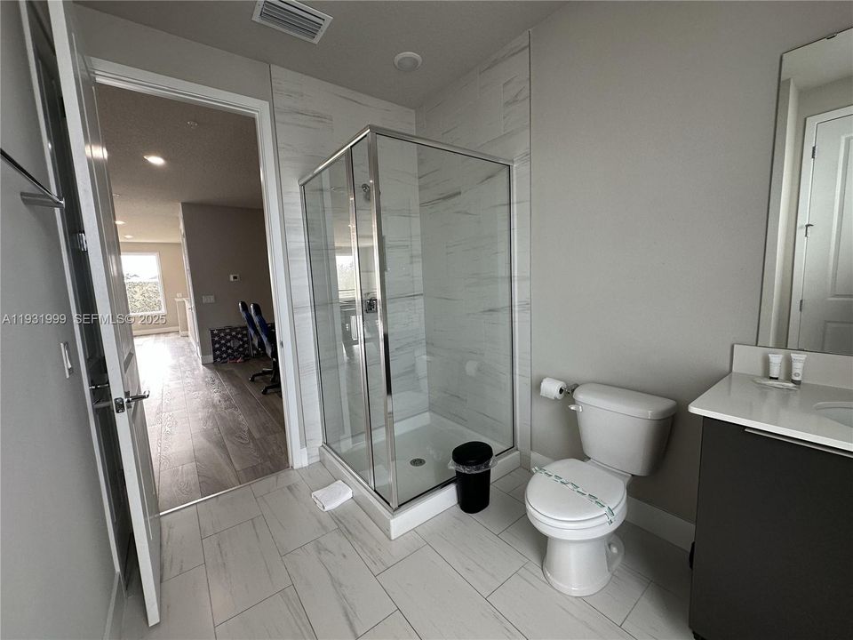 For Sale: $499,000 (5 beds, 4 baths, 2630 Square Feet)