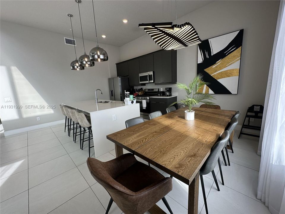 For Sale: $499,000 (5 beds, 4 baths, 2630 Square Feet)