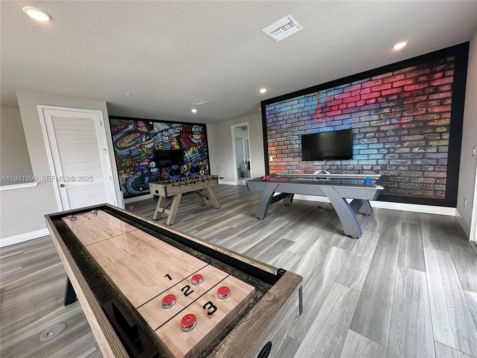 For Sale: $499,000 (5 beds, 4 baths, 2630 Square Feet)