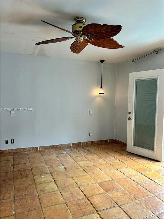 Activo con contrato: $2,975 (2 camas, 2 baños, 1400 Pies cuadrados)