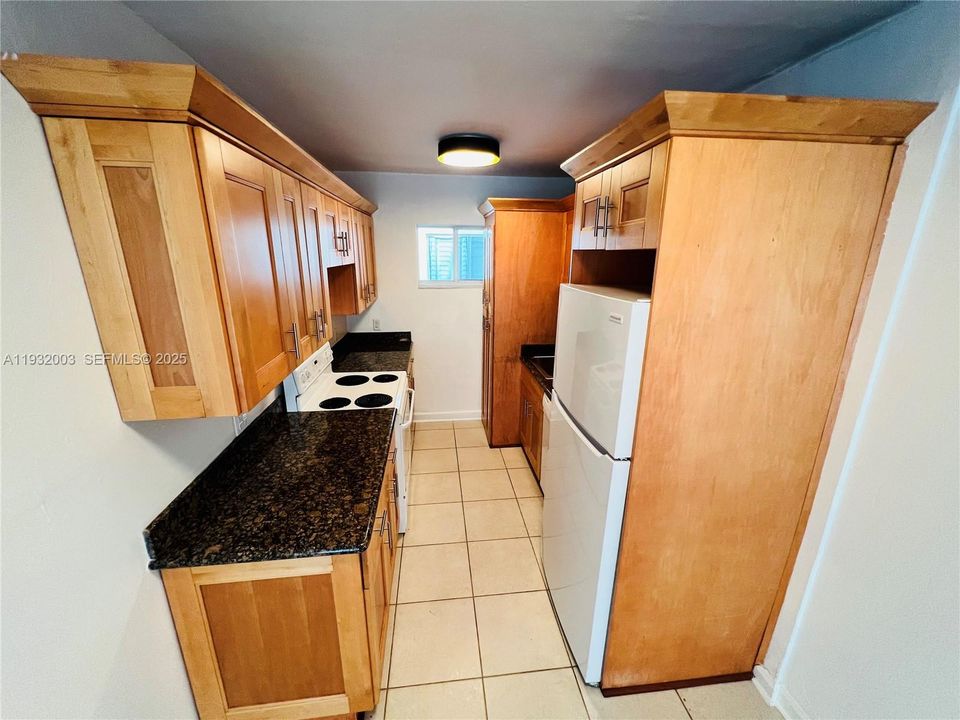 出租: $2,000 (1 贝兹, 1 浴室, 700 平方英尺)