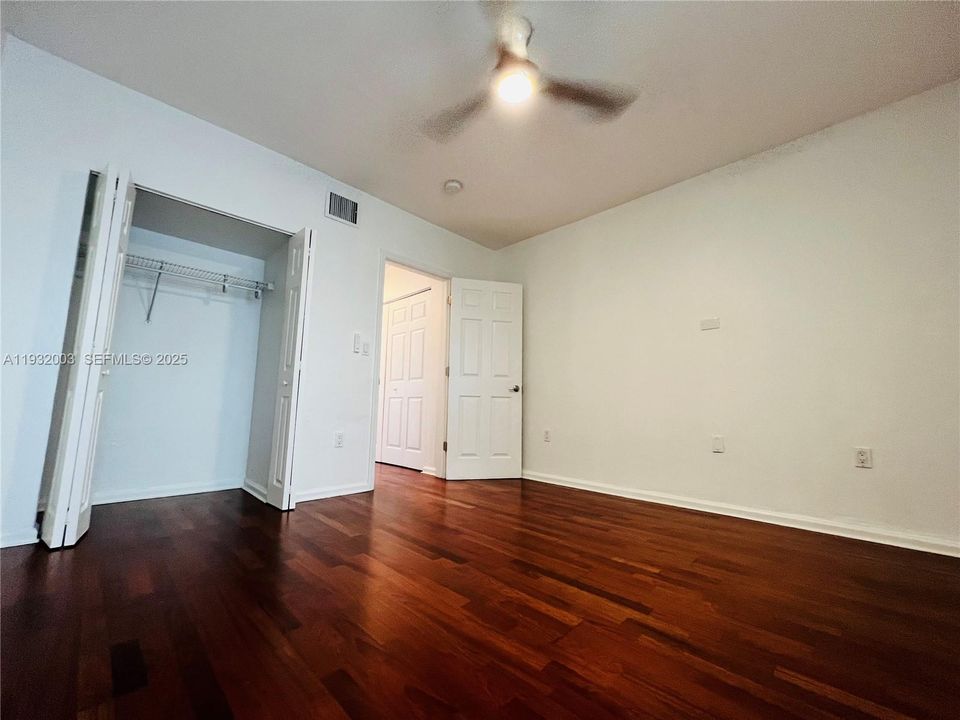 出租: $2,000 (1 贝兹, 1 浴室, 700 平方英尺)