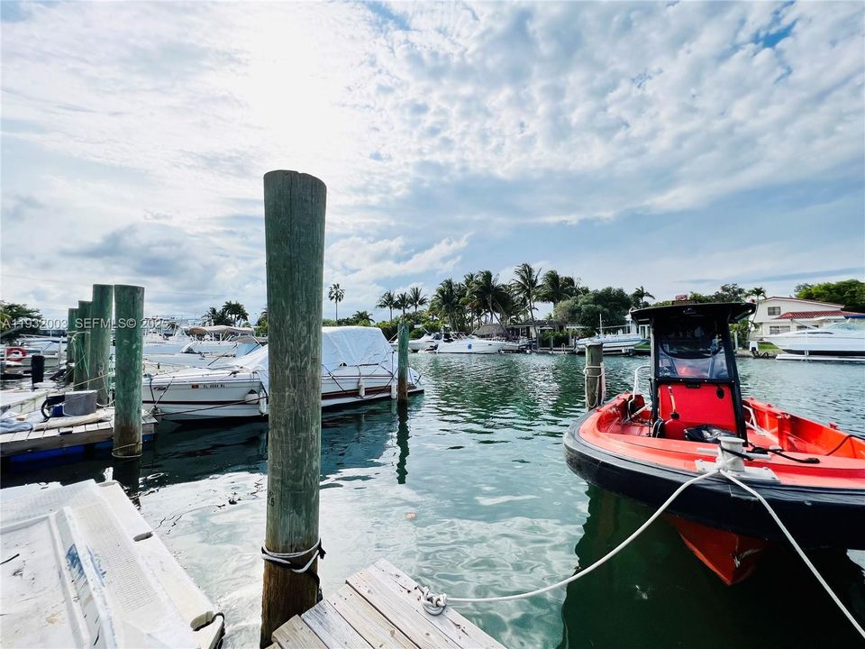 出租: $2,000 (1 贝兹, 1 浴室, 700 平方英尺)