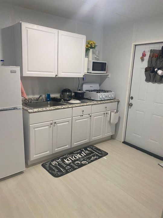 В аренду: $1,300 (0 спален, 1 ванн, 1716 Квадратных фут)