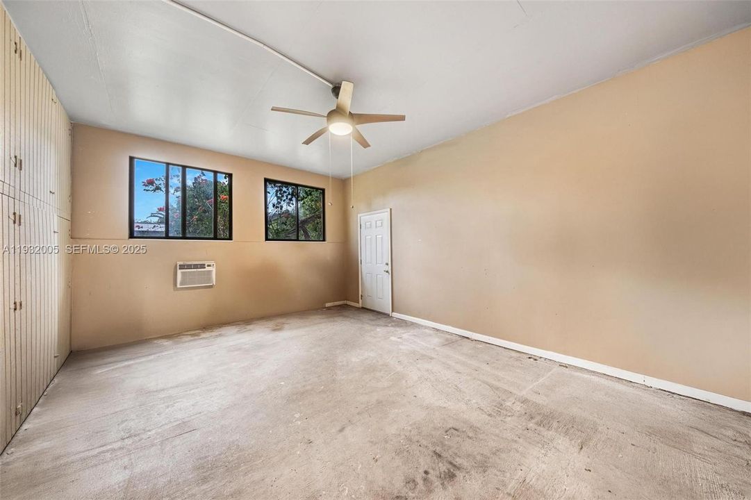 For Sale: $999,000 (3 beds, 2 baths, 1828 Square Feet)