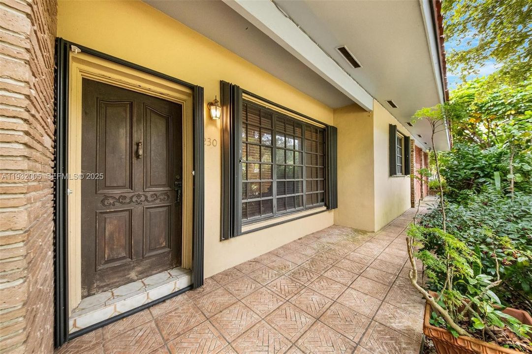 For Sale: $999,000 (3 beds, 2 baths, 1828 Square Feet)