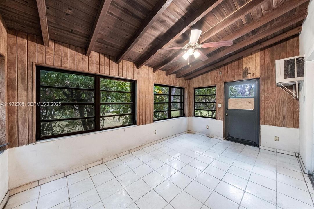 For Sale: $999,000 (3 beds, 2 baths, 1828 Square Feet)