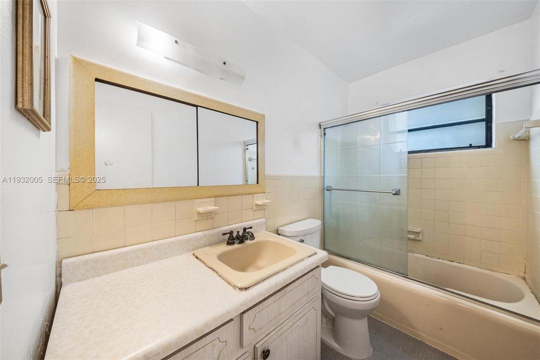 For Sale: $999,000 (3 beds, 2 baths, 1828 Square Feet)