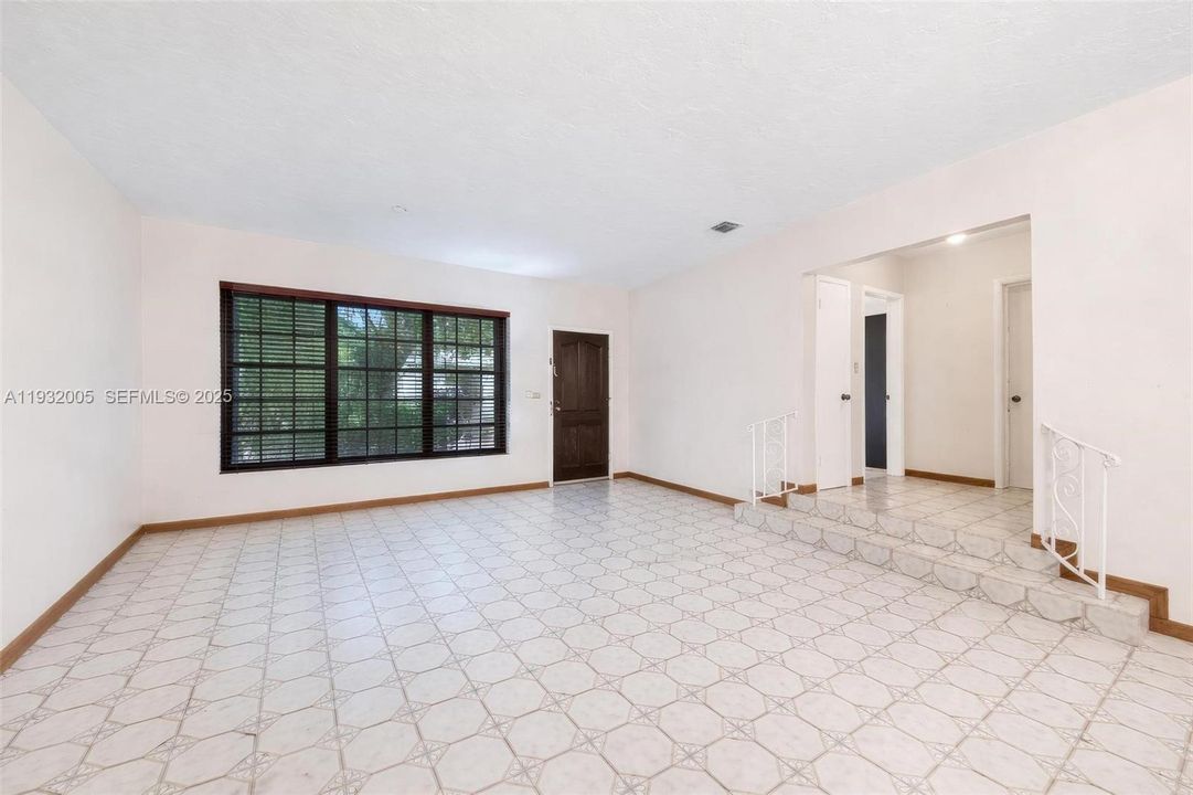 For Sale: $999,000 (3 beds, 2 baths, 1828 Square Feet)