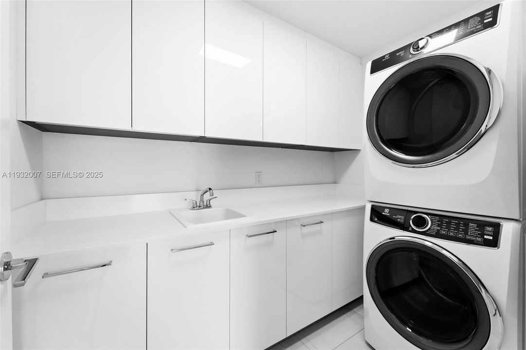 В аренду: $10,995 (3 спален, 3 ванн, 1890 Квадратных фут)