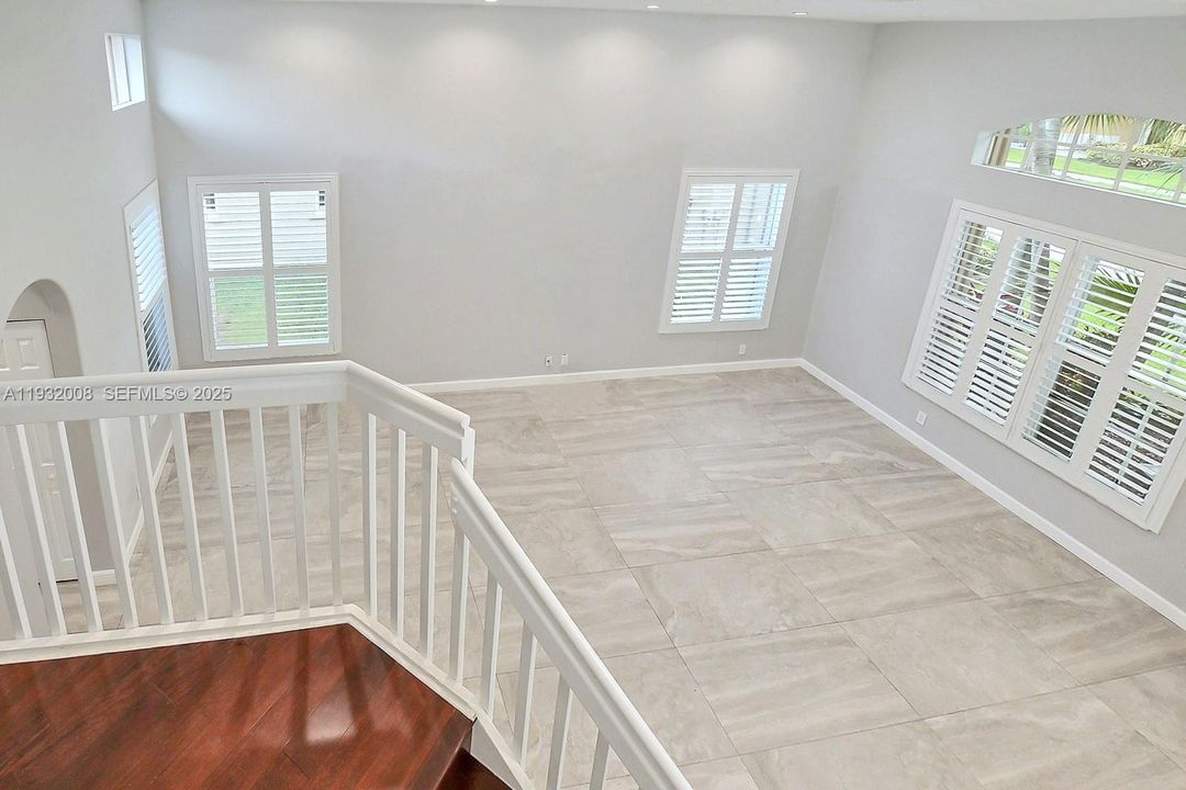 出租: $6,000 (4 贝兹, 2 浴室, 2570 平方英尺)