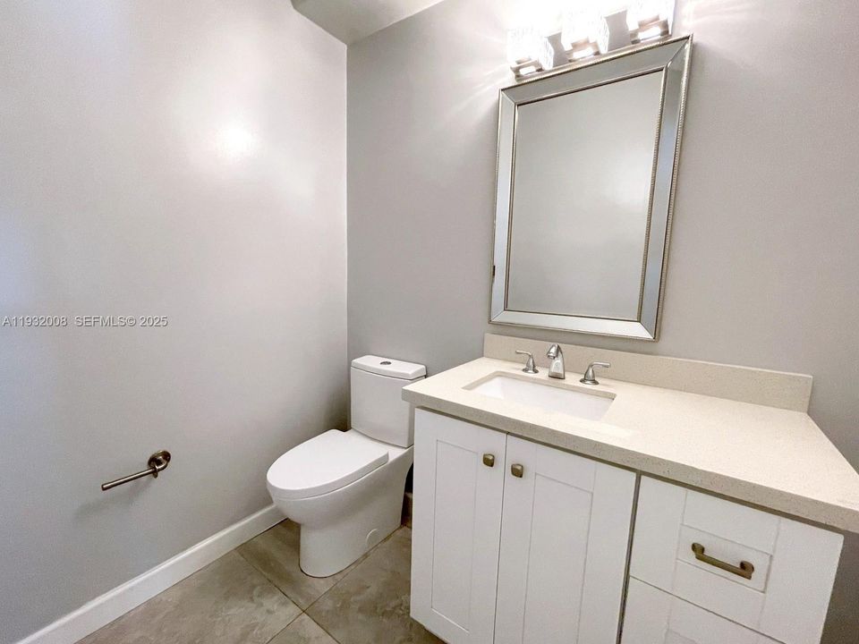 出租: $6,000 (4 贝兹, 2 浴室, 2570 平方英尺)