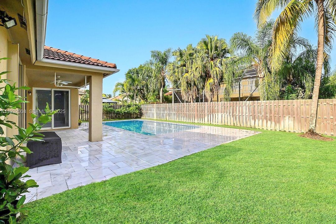 出租: $6,000 (4 贝兹, 2 浴室, 2570 平方英尺)