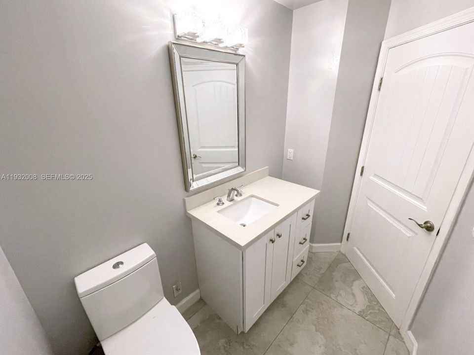 出租: $6,000 (4 贝兹, 2 浴室, 2570 平方英尺)