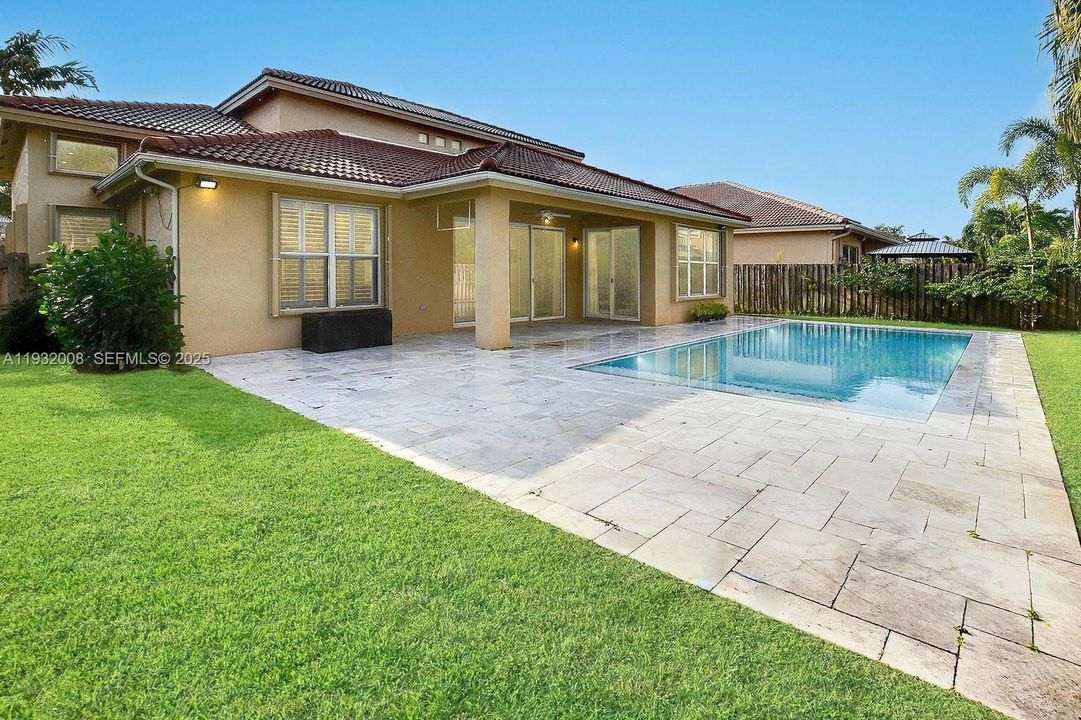 出租: $6,000 (4 贝兹, 2 浴室, 2570 平方英尺)