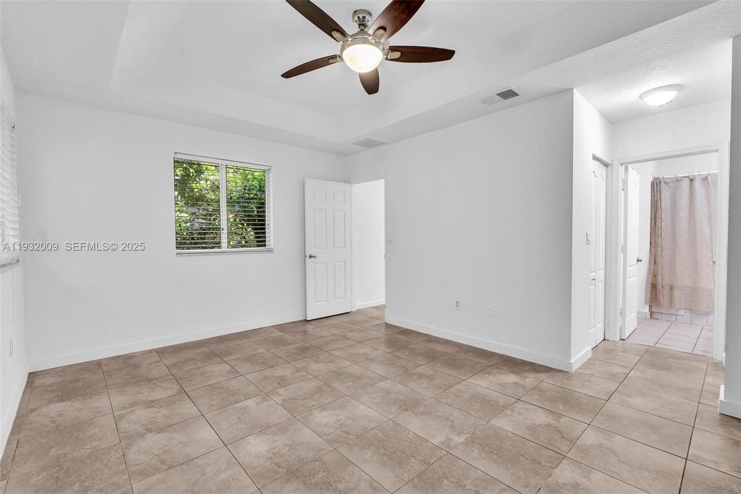 На продажу: $350,000 (3 спален, 3 ванн, 1378 Квадратных фут)