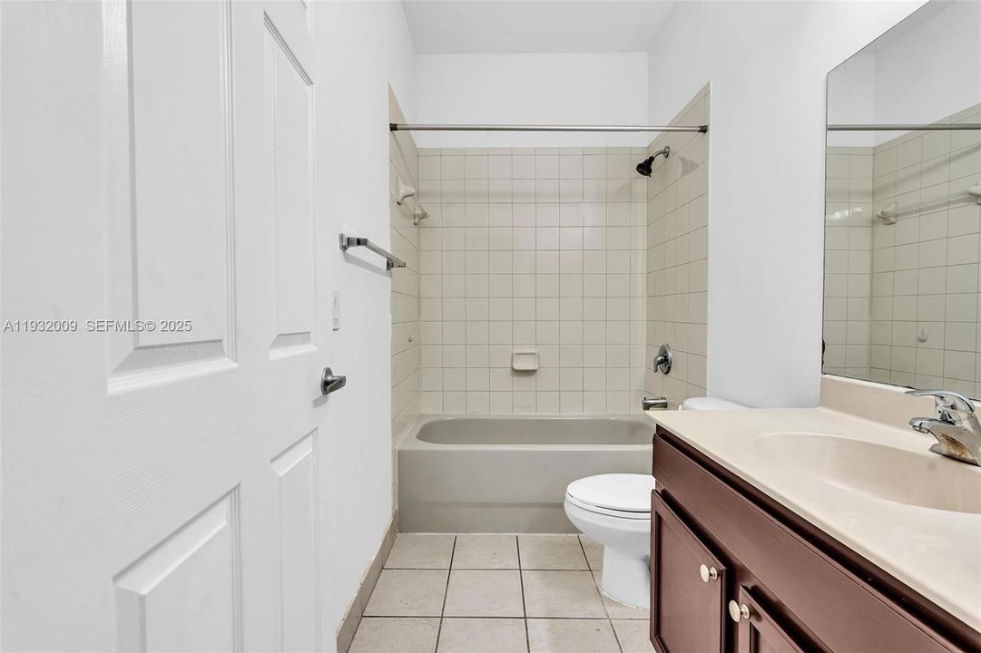 На продажу: $350,000 (3 спален, 3 ванн, 1378 Квадратных фут)