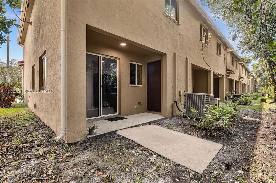 На продажу: $350,000 (3 спален, 3 ванн, 1378 Квадратных фут)