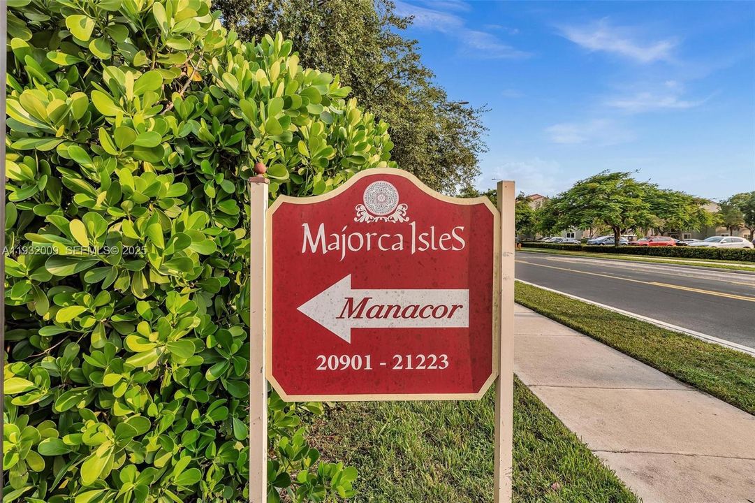 На продажу: $350,000 (3 спален, 3 ванн, 1378 Квадратных фут)