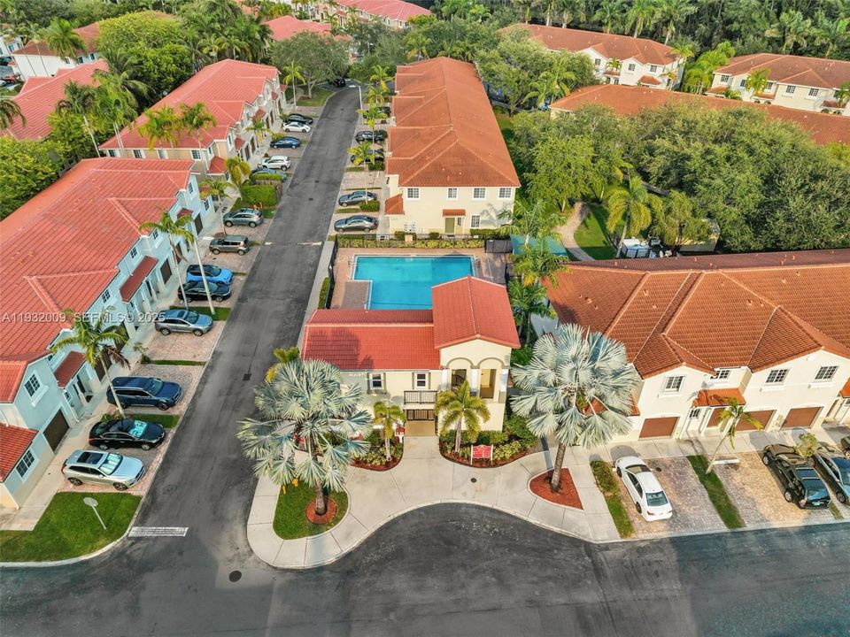 На продажу: $350,000 (3 спален, 3 ванн, 1378 Квадратных фут)