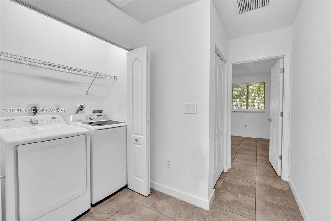 На продажу: $350,000 (3 спален, 3 ванн, 1378 Квадратных фут)