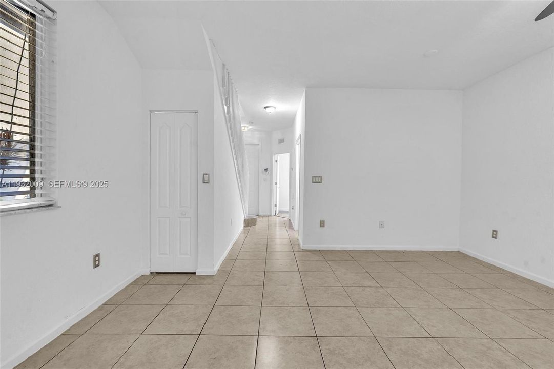 На продажу: $350,000 (3 спален, 3 ванн, 1378 Квадратных фут)