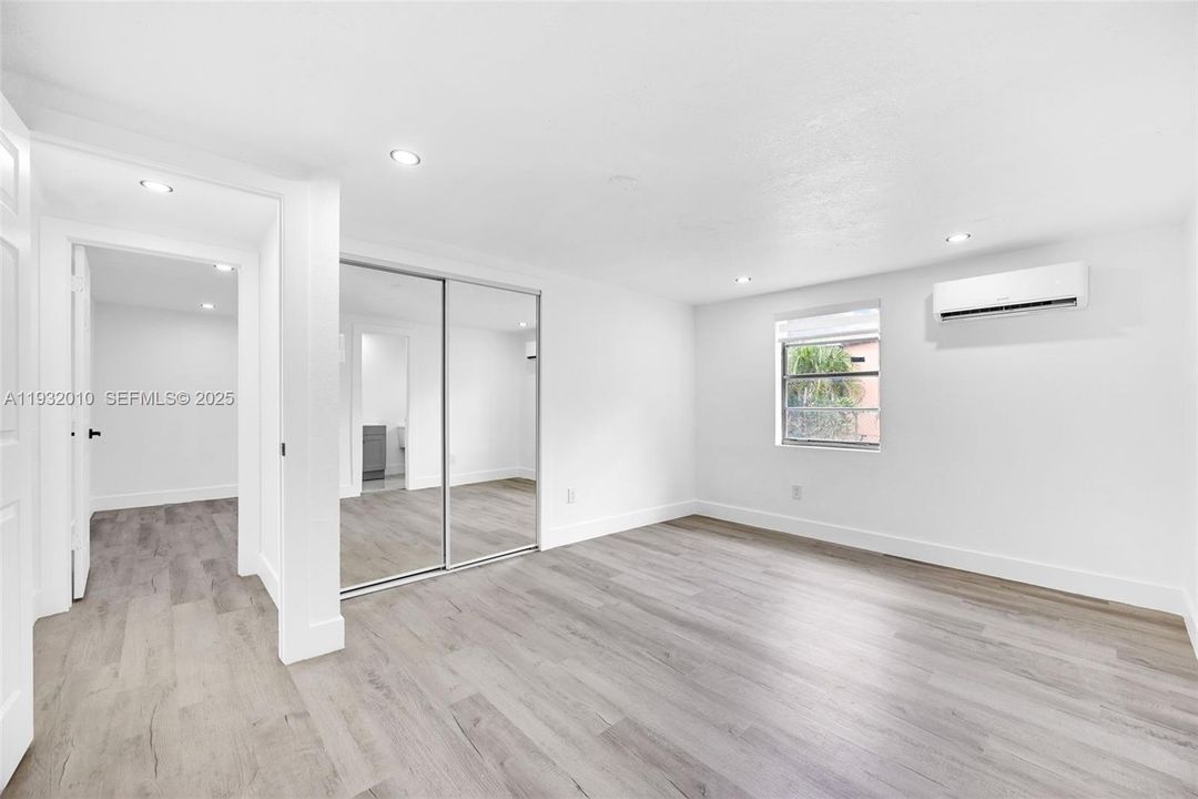 En Venta: $619,000 (4 camas, 2 baños, 744 Pies cuadrados)