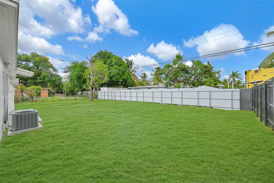 En Venta: $619,000 (4 camas, 2 baños, 744 Pies cuadrados)