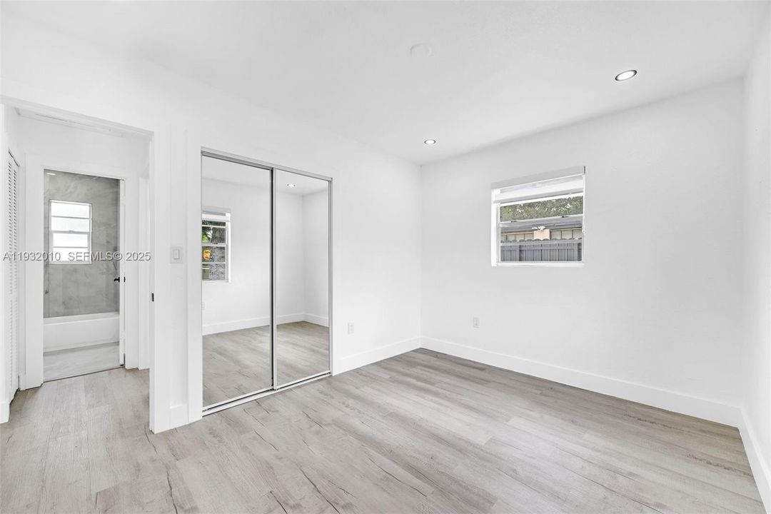 En Venta: $619,000 (4 camas, 2 baños, 744 Pies cuadrados)