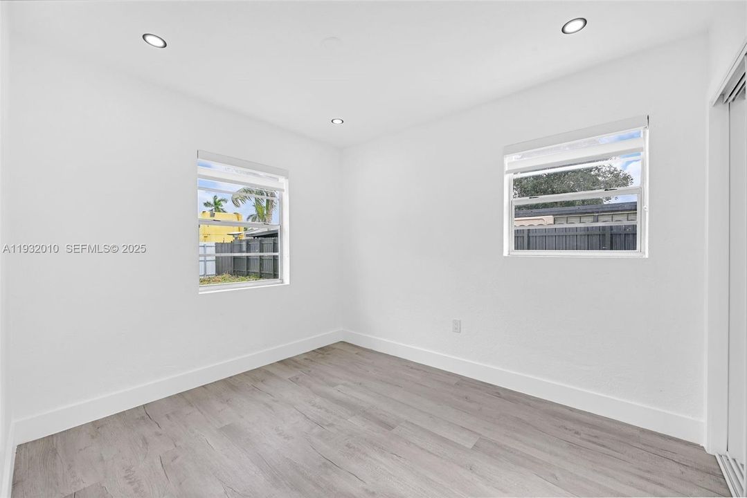 En Venta: $619,000 (4 camas, 2 baños, 744 Pies cuadrados)