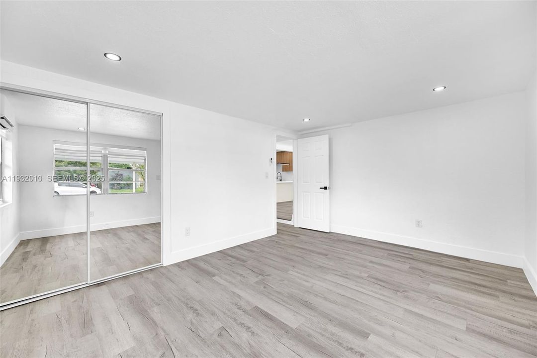 En Venta: $619,000 (4 camas, 2 baños, 744 Pies cuadrados)