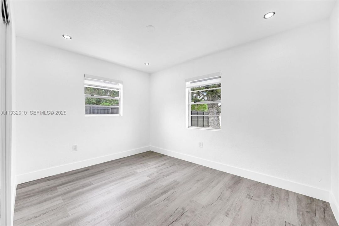 En Venta: $619,000 (4 camas, 2 baños, 744 Pies cuadrados)