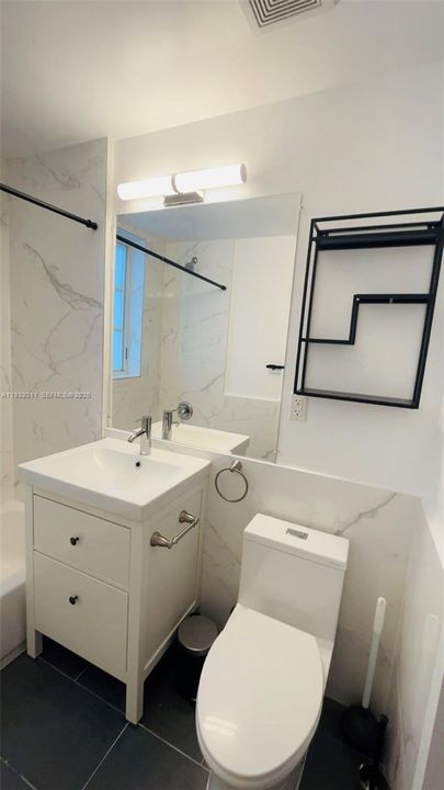 For Rent: $2,450 (1 beds, 1 baths, 900 Square Feet)