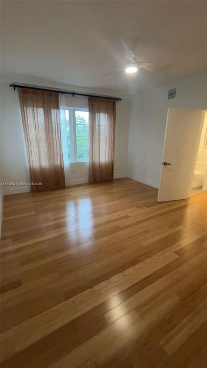 For Rent: $2,450 (1 beds, 1 baths, 900 Square Feet)