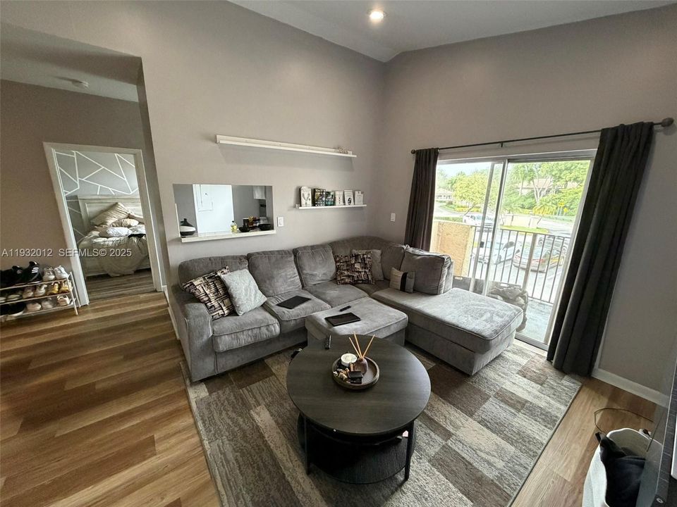 En Renta: $2,350 (2 camas, 2 baños, 912 Pies cuadrados)