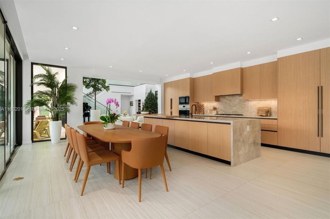 For Sale: $14,900,000 (9 beds, 8 baths, 9660 Square Feet)