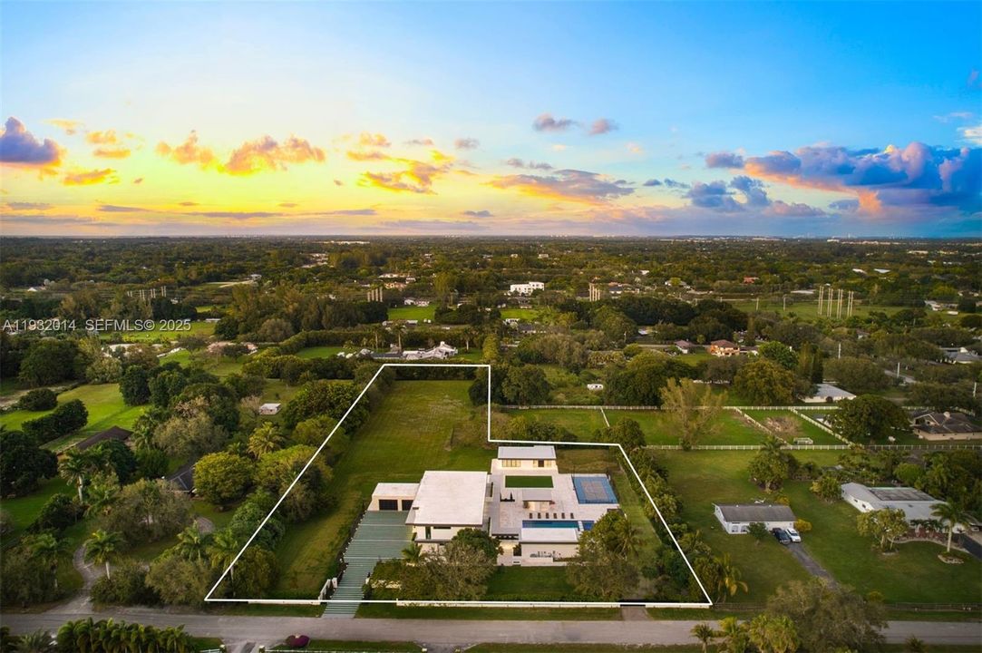 For Sale: $14,900,000 (9 beds, 8 baths, 9660 Square Feet)