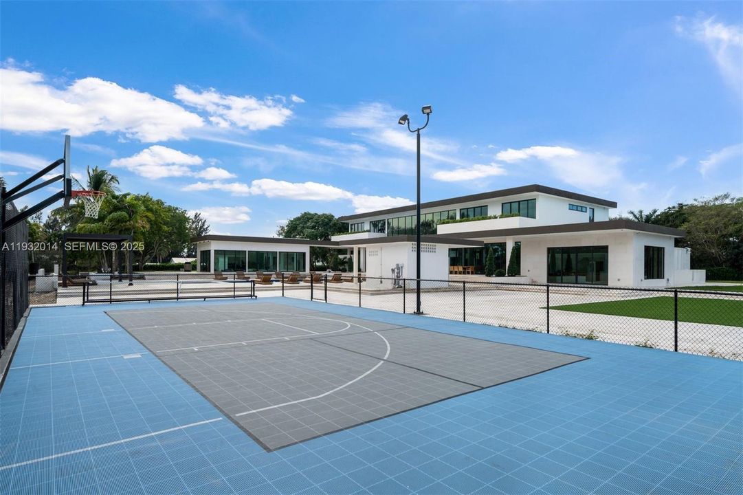 For Sale: $14,900,000 (9 beds, 8 baths, 9660 Square Feet)