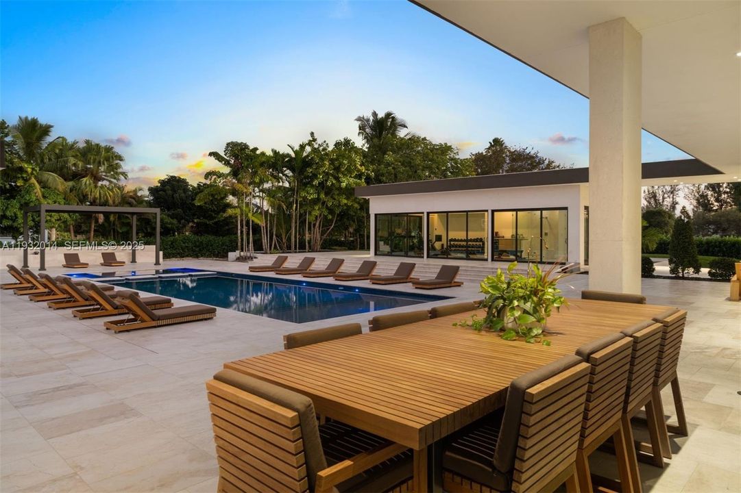 For Sale: $14,900,000 (9 beds, 8 baths, 9660 Square Feet)