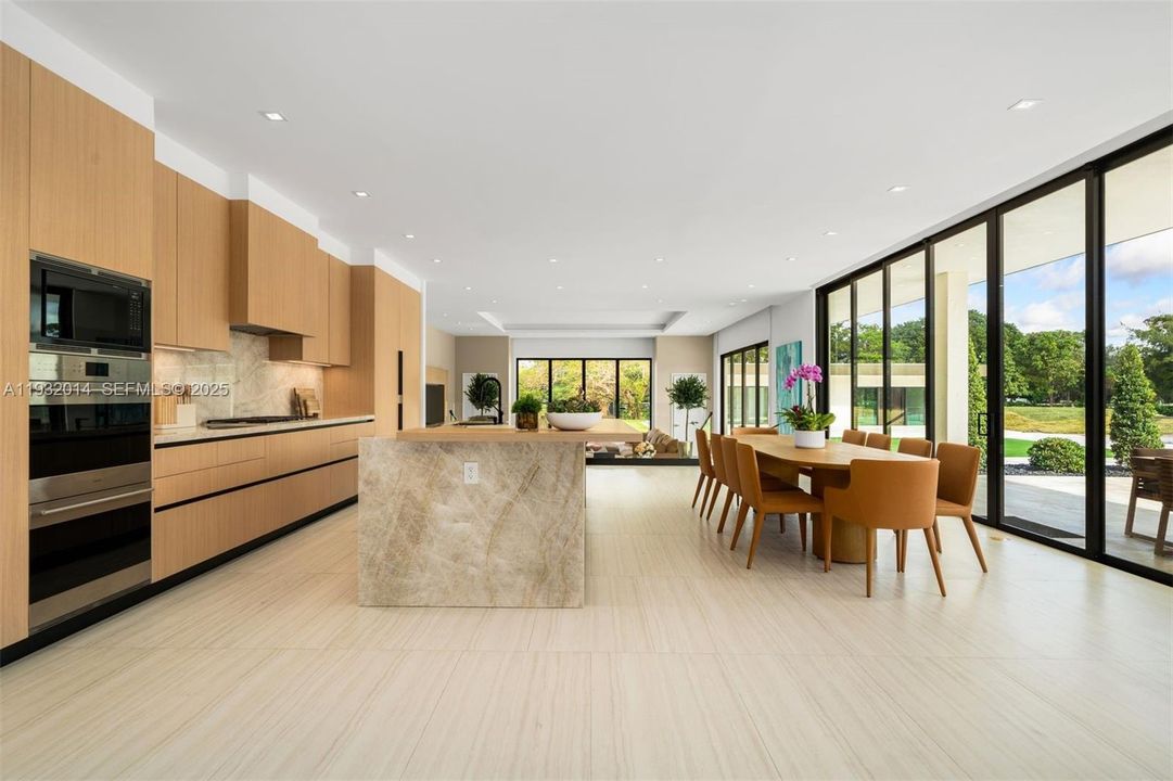 For Sale: $14,900,000 (9 beds, 8 baths, 9660 Square Feet)