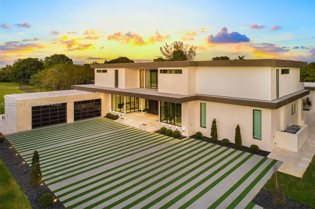 For Sale: $14,900,000 (9 beds, 8 baths, 9660 Square Feet)