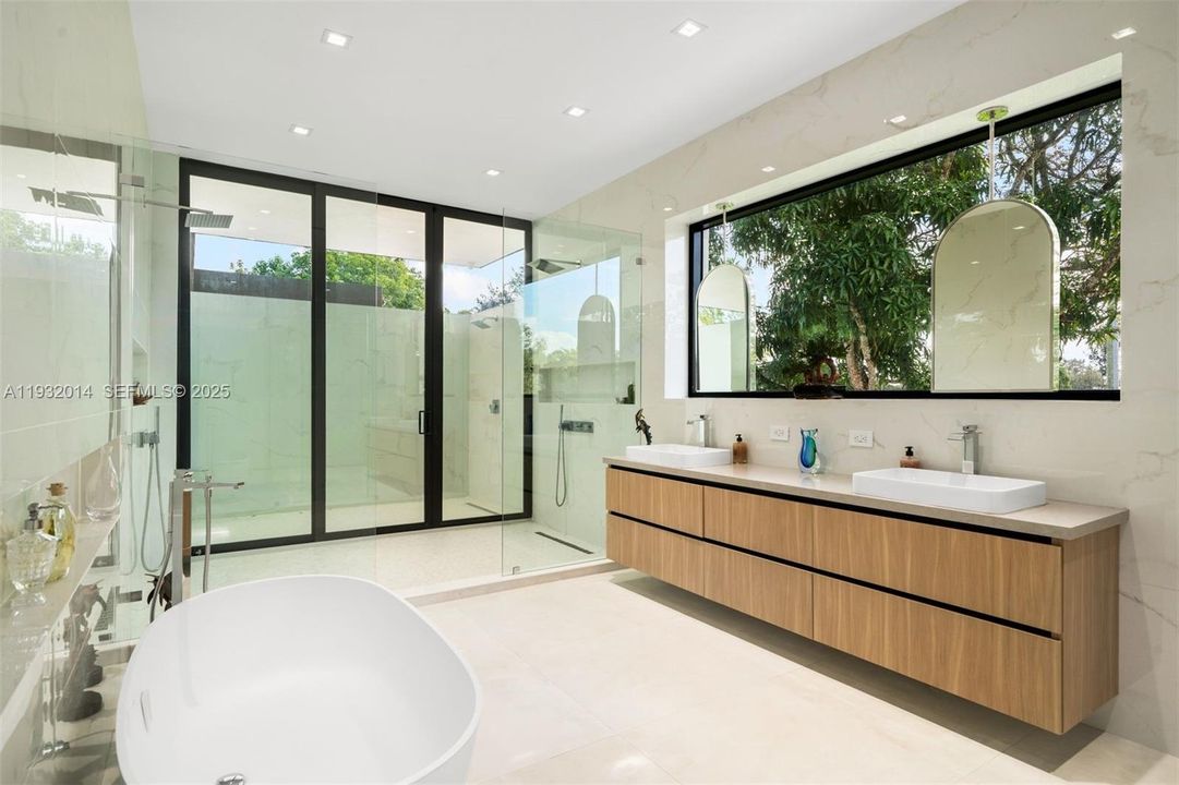 For Sale: $14,900,000 (9 beds, 8 baths, 9660 Square Feet)