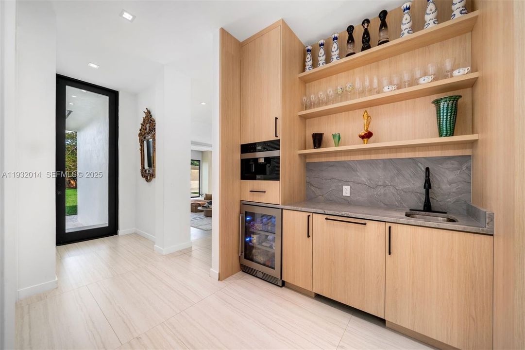 For Sale: $14,900,000 (9 beds, 8 baths, 9660 Square Feet)