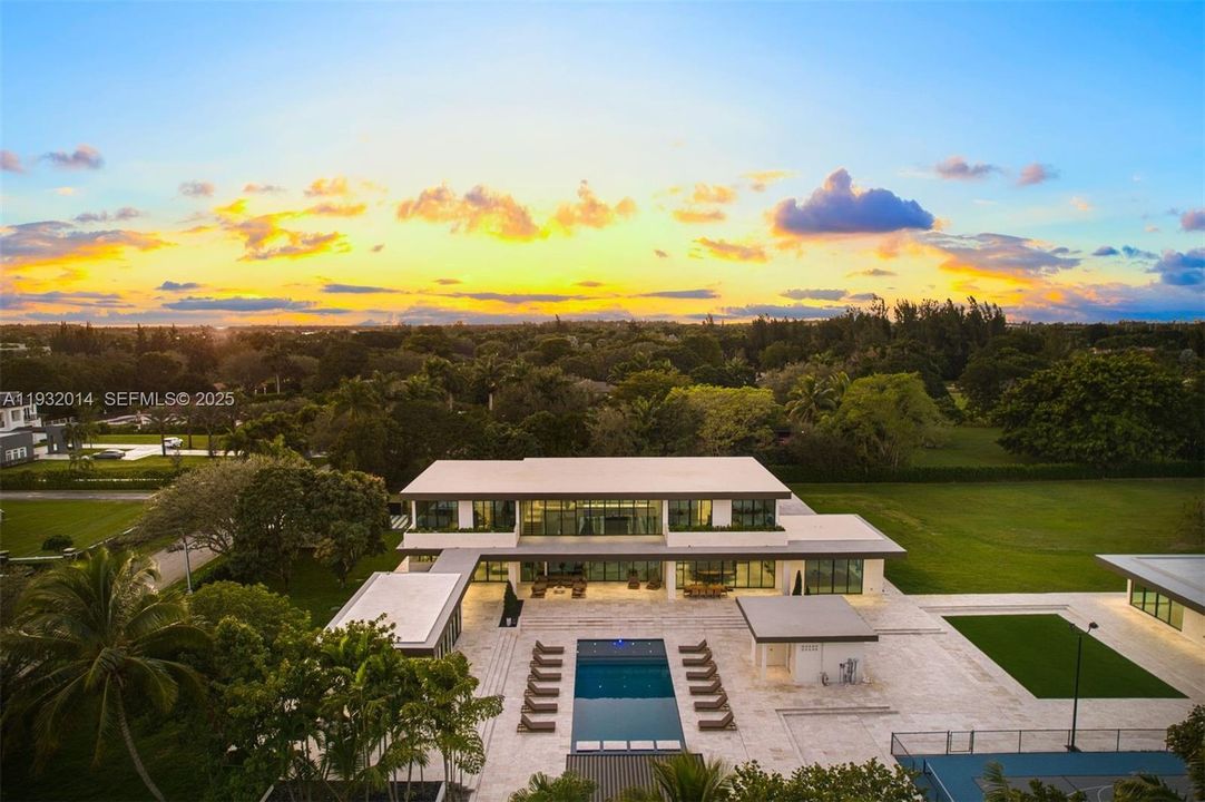 For Sale: $14,900,000 (9 beds, 8 baths, 9660 Square Feet)