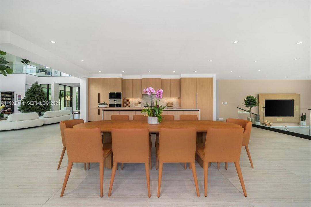 For Sale: $14,900,000 (9 beds, 8 baths, 9660 Square Feet)