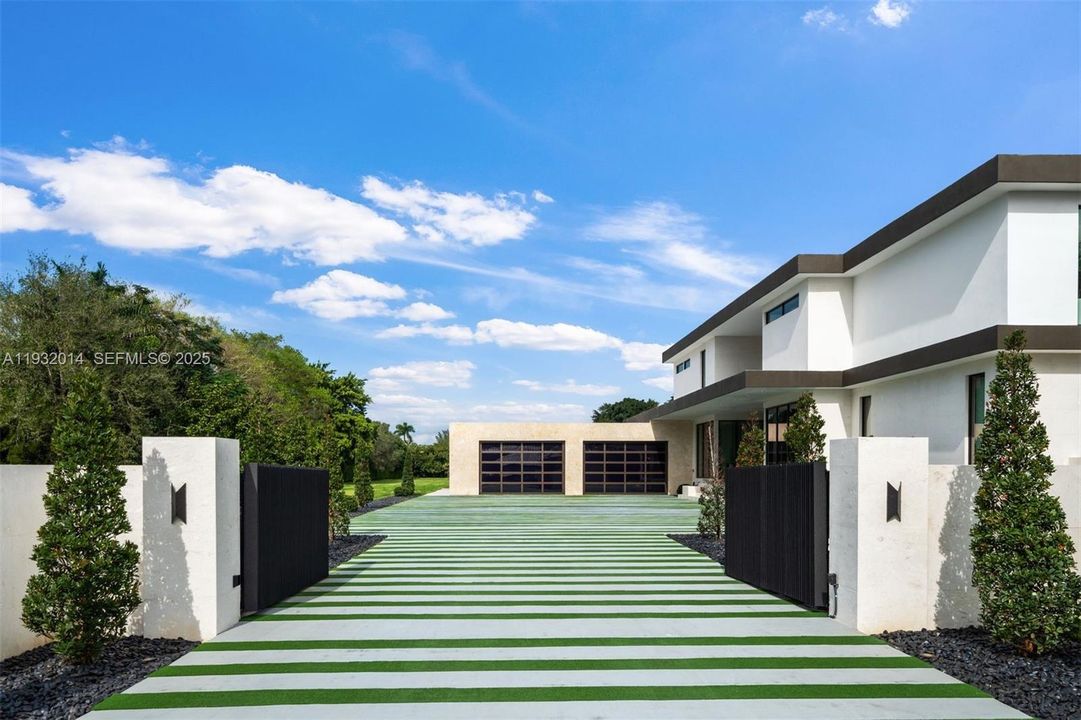 For Sale: $14,900,000 (9 beds, 8 baths, 9660 Square Feet)