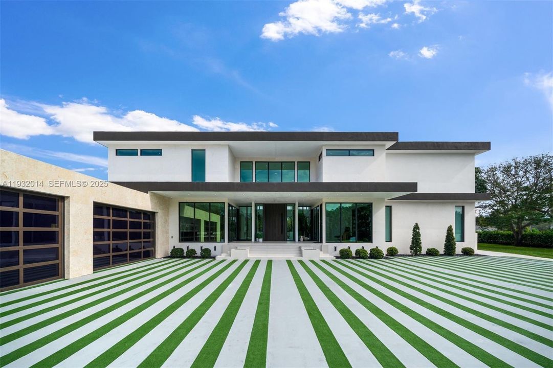 For Sale: $14,900,000 (9 beds, 8 baths, 9660 Square Feet)